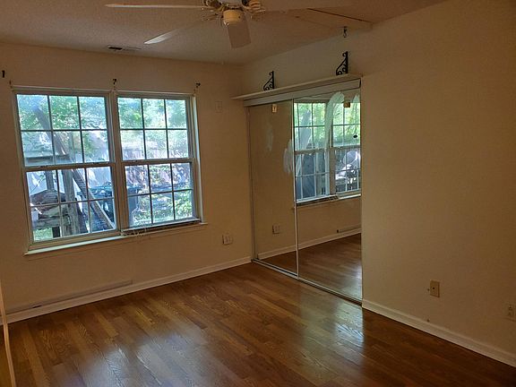 2nd bedroom - Downstairs