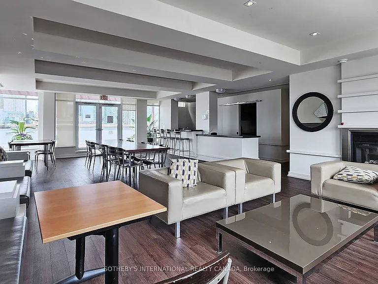 230 King St E #410 — Photo 22
