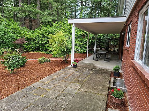 5th image of 2066 Lakemoor Dr SW