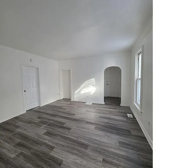 425 Arden Pl — Photo 5