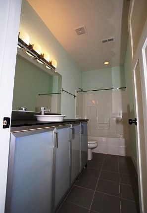 5th image of 614 S 18th St APT 3