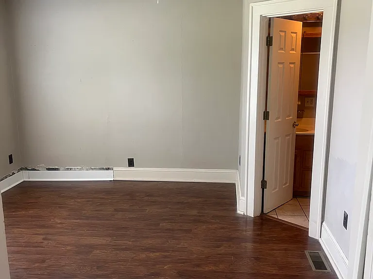 535 S Belmont Ave — Photo 20