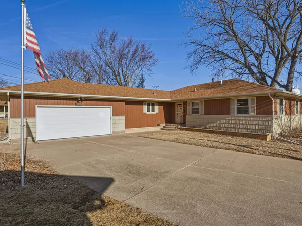 221 Hilltop Ct, Milan, IL 61264