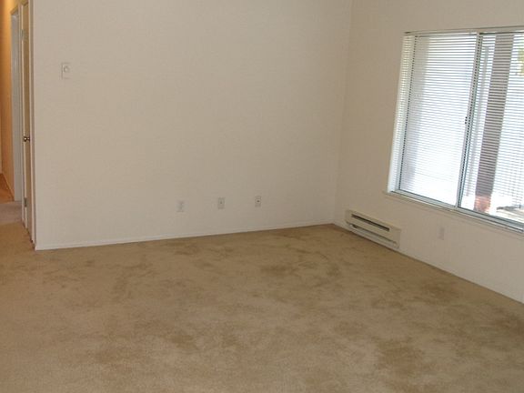 5th image of 55 Bayside Court # 1 St Floor