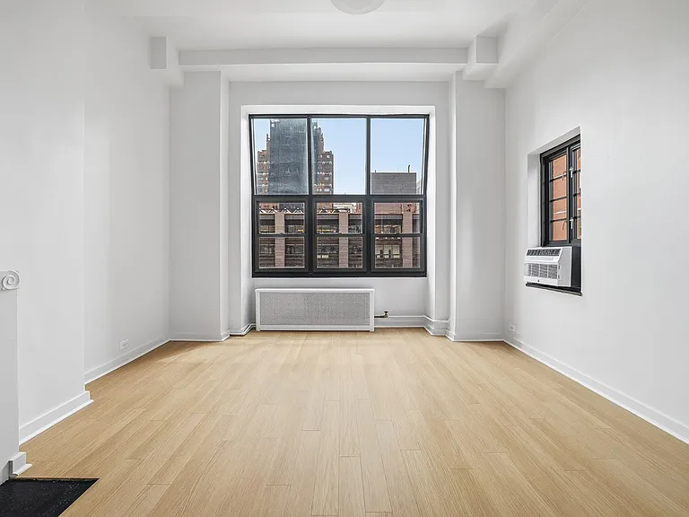 310 E 44th St #1611 — Photo 2