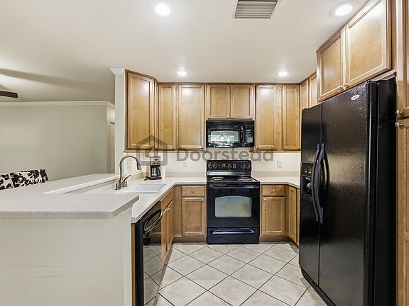 5th image of 313 Congress St