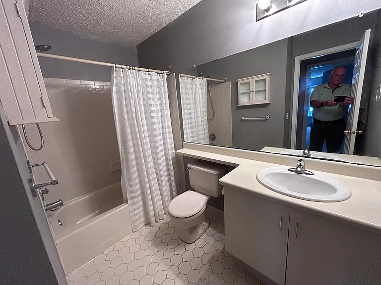 1076 Cambridge Ct — Photo 10