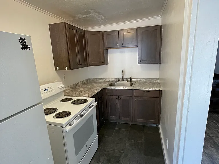8 3rd St #4 — Photo 3