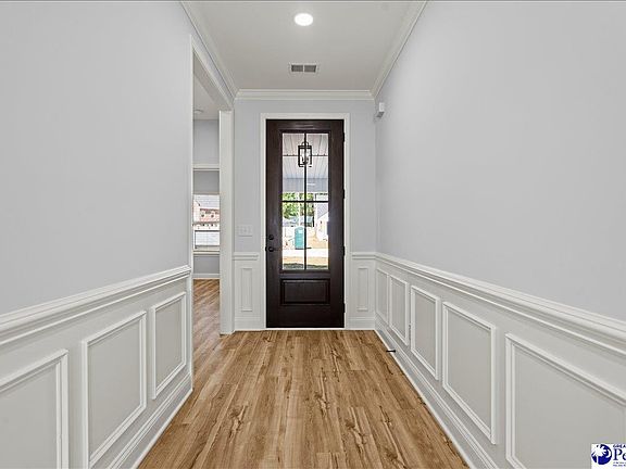 4th image of 1011 Wessex Dr