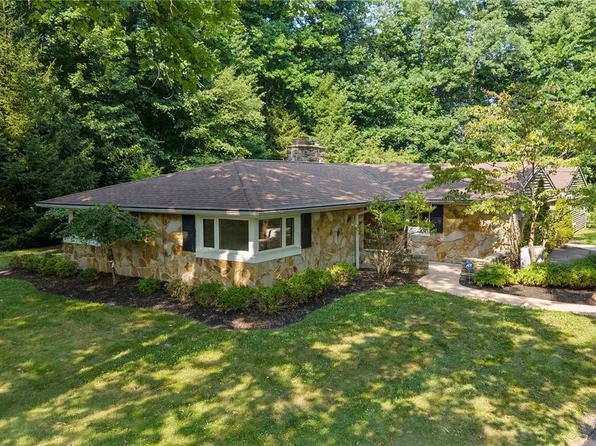 981 Worton Park Dr, Mayfield, OH 44143