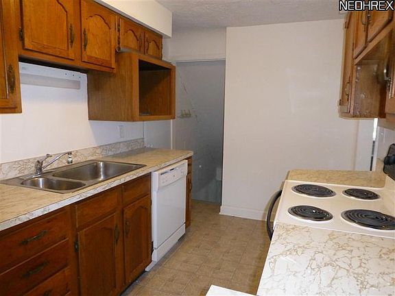 3rd image of 14221 Gramatan Ave