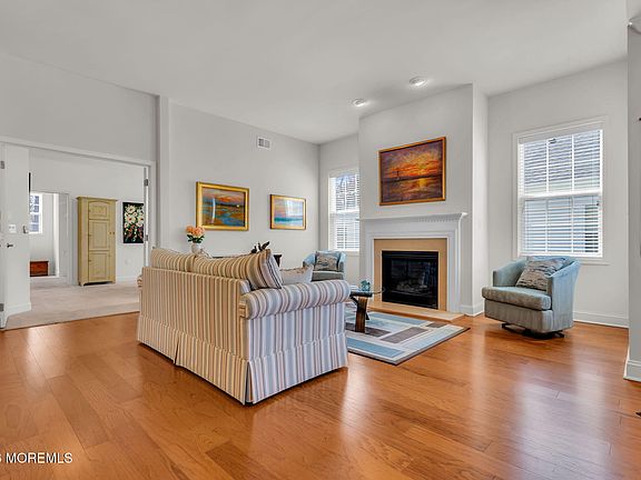 5th image of 87 Bayville Way