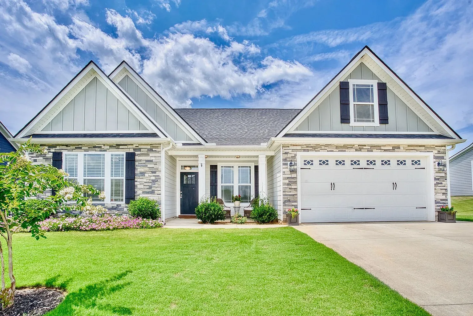 3 bed, 2.5 bath, 2100 sqft, $2,899 — Photo 1