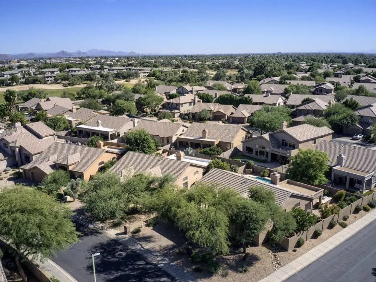4 bed, 2049 sqft, $4,000 — Photo 4