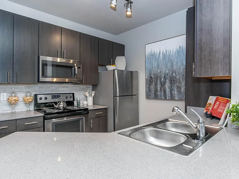 Residence at Lake Jackson — Photo 5