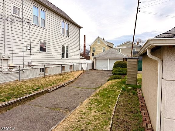 3rd image of 121 Halstead Ave