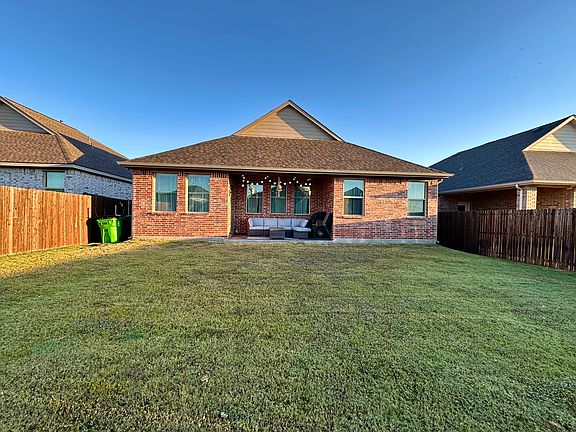 2nd image of 1828 Lake Grove Dr