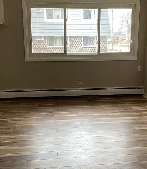 260 E Grand Ave — Photo 12
