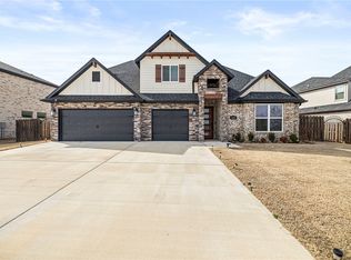 1211 Longbourn Dr, Centerton, AR 72719