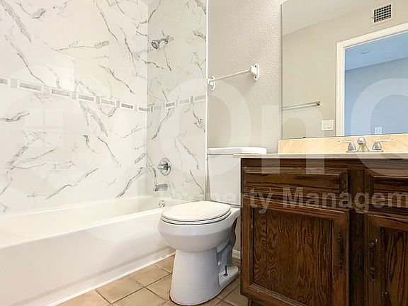 4th image of 4712 E Fremont St
