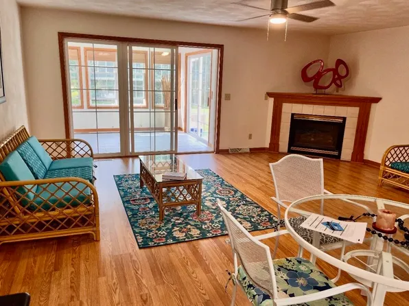 1086 Stonewood Xing, Sun Prairie, WI 53590