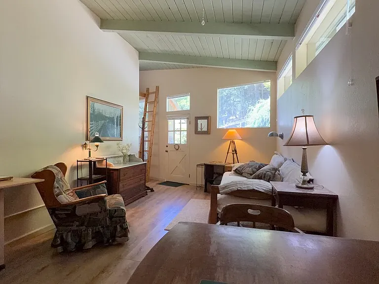 350 Chapman Dr — Photo 5