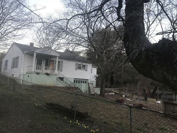 3rd image of 3049 New York Ave
