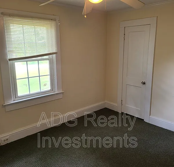 900 E 4th Ave — Photo 9