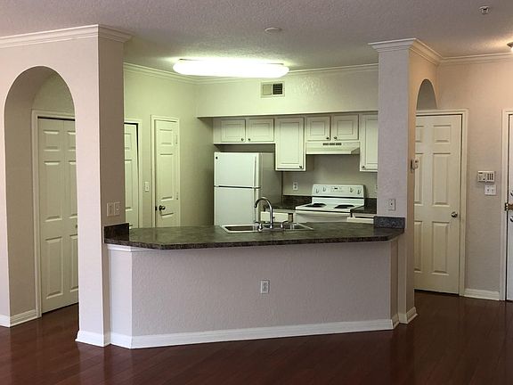 3rd image of 911 N Orange Ave APT 202