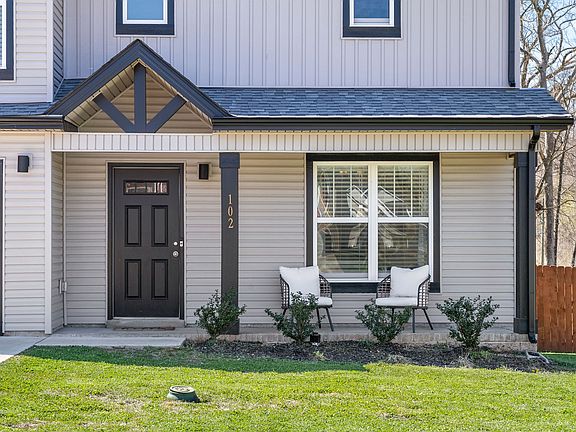 4th image of 102 Lucerne Ln