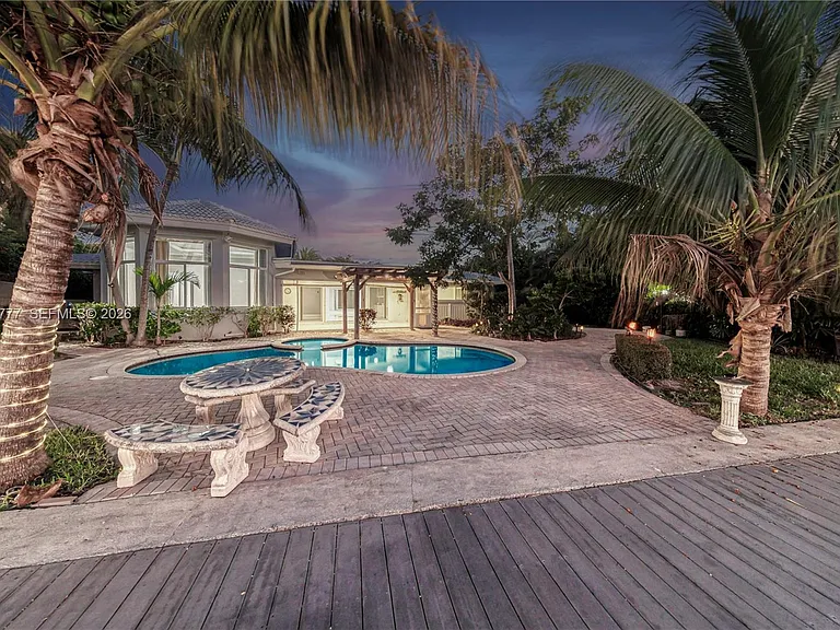 2801 Coral Shores Dr — Photo 10