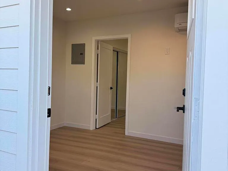 22306 Kittridge St — Photo 2