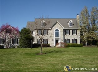 2433 Tennis Ct, Bethlehem, PA 18015