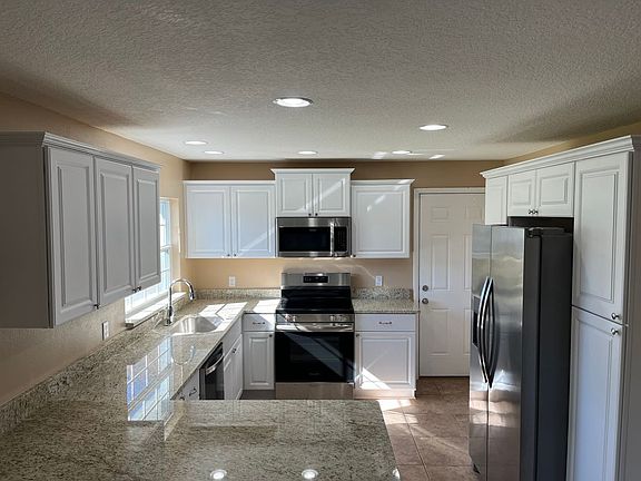 5th image of 197 Hidden Lake Dr
