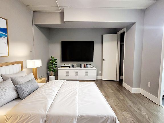 3rd image of 3710 N Meridian St APT 208