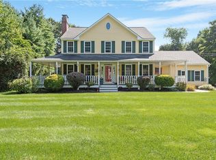 15 Mayflower Dr, Cumberland, RI 02864