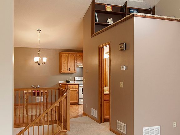 3rd image of 816 Seal St