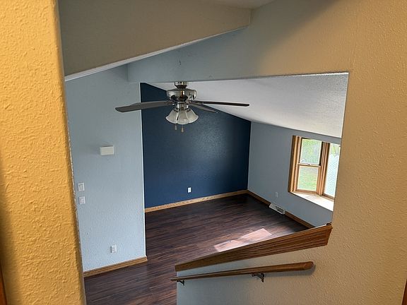 5th image of 452 Cook St