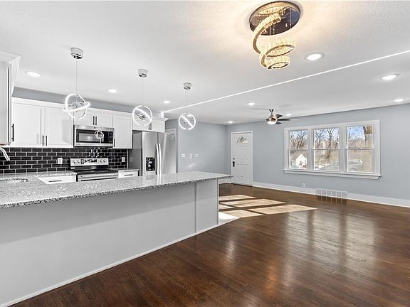 3rd image of 5634 Webster Ave