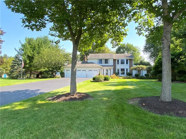 18 Kingsbridge Ln, Mendon, NY 14506