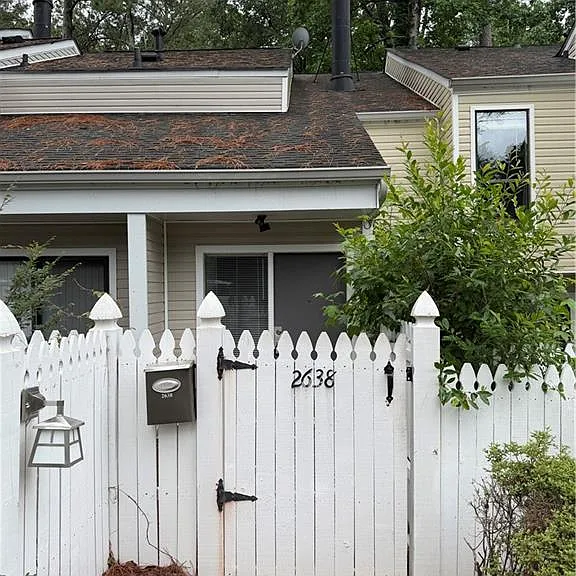 2638 Briarwood Dr SE — Photo 2
