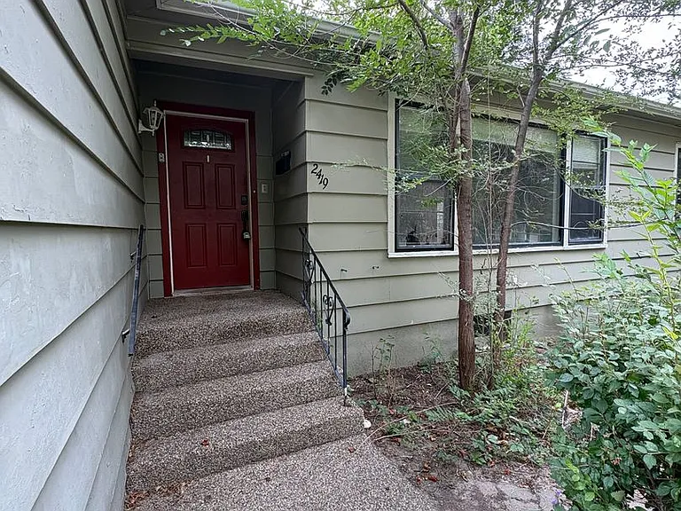 2419 Pine St — Photo 3