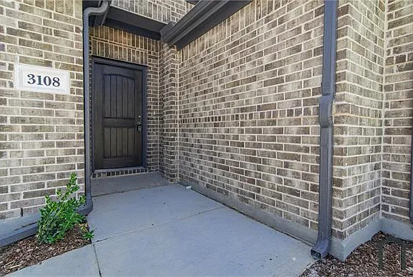 5 bed, 2147 sqft, $2,700 — Photo 3