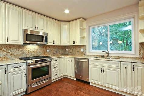 1035 Willow Rd Winnetka IL-small-003-Kitchen-666x444-72dpi