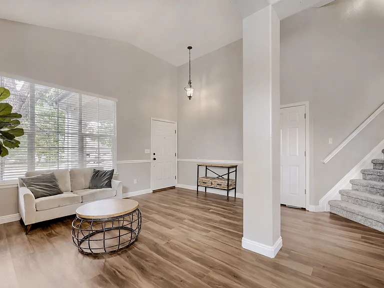 1582 Hays Ct — Photo 2