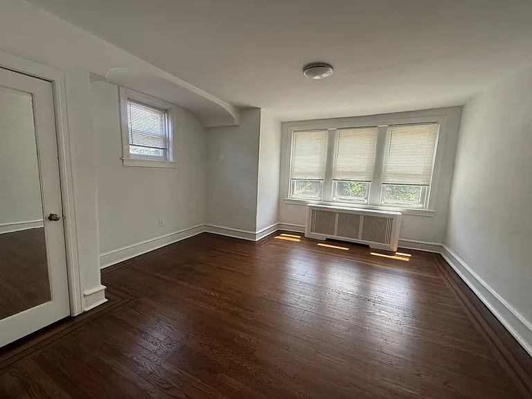 373 E Cliveden St — Photo 16