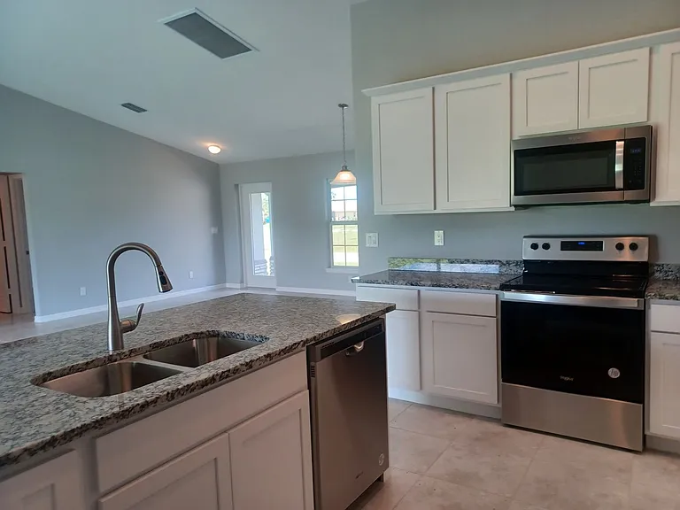 417 SW 26th Ave — Photo 8