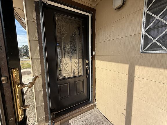 4th image of 3738 7th Ave