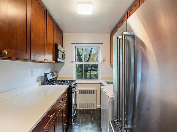 211-07 73rd Ave #A, Oakland Gardens, NY 11364