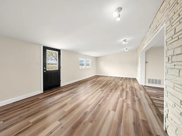 11101 China Spring Rd — Photo 9